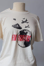 Load image into Gallery viewer, Foo Fighters: T-shirt - StitchStreet.com
